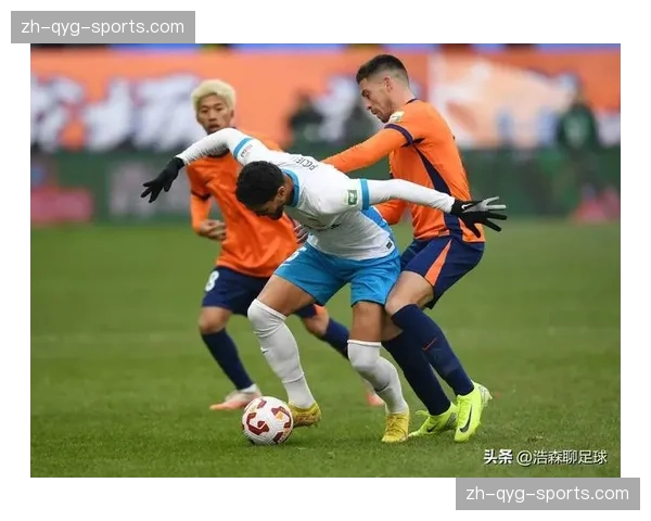 青岛西海岸少一人坚守成功，防守纪律性弥补控球劣势